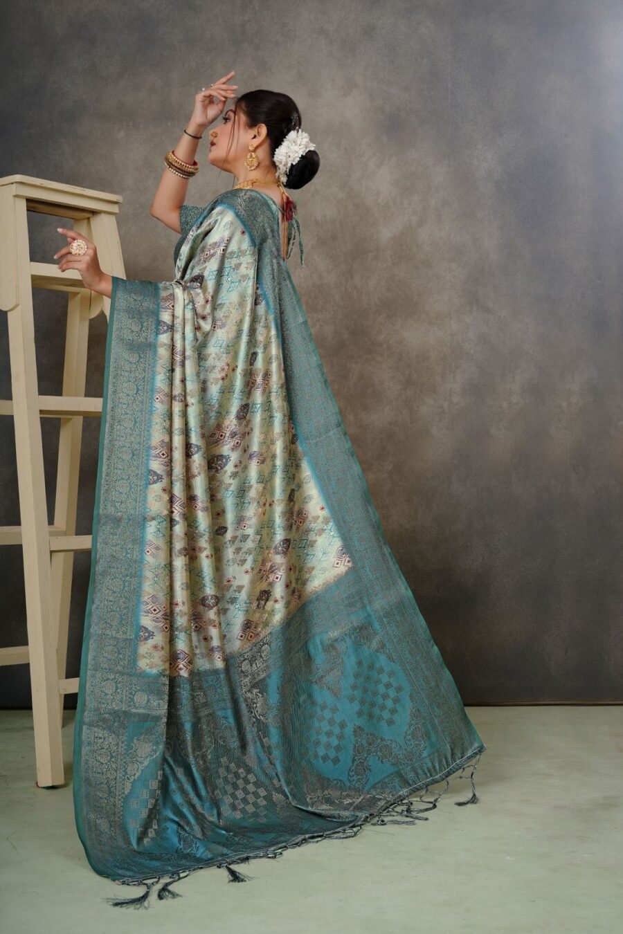 Delightful Multi-Color Handloom Silk Traditional Saree – 60637-9822-D Delightful Multi-Color Handloom Silk Traditional Saree – 60637-9822-D