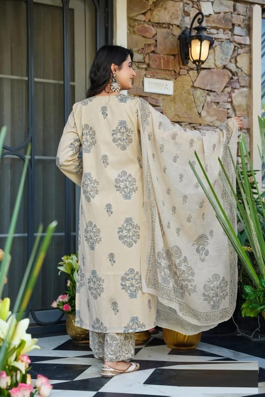 Classy Off White Muslin Straight Salwar Kameez – 62519-14001