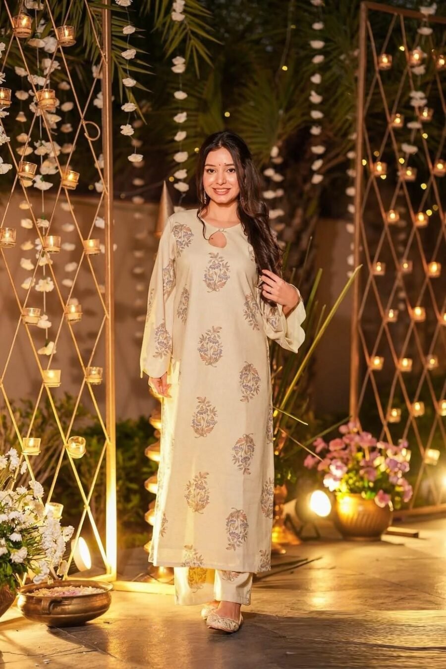 Dazzling Cream Muslin Straight Salwar Kameez – 62519-14007